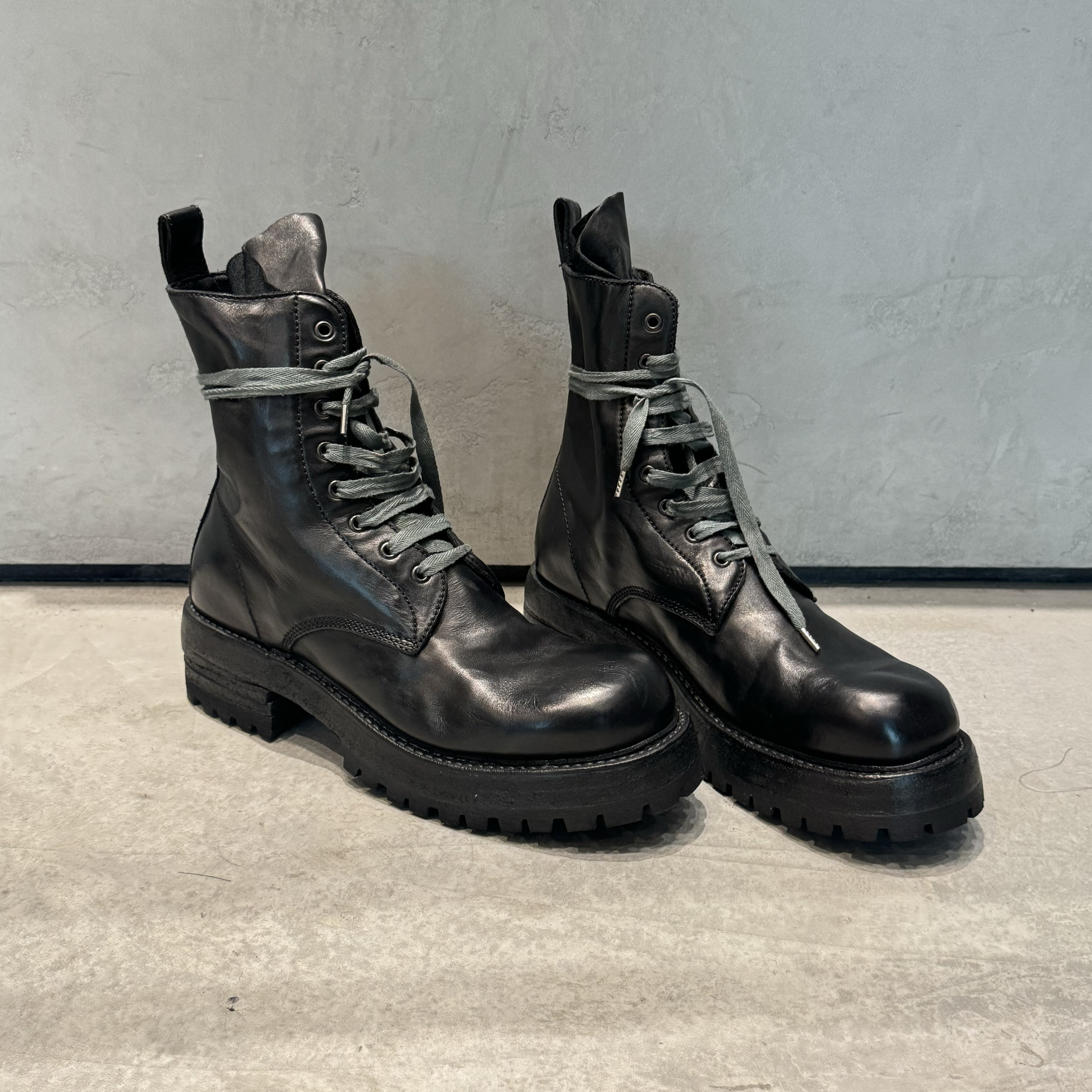 a1923ss24daccombatbootsclosetc
