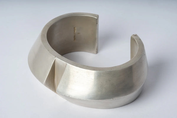 Crescent Rift Bracelet (Wedge Var., 30mm, AS)