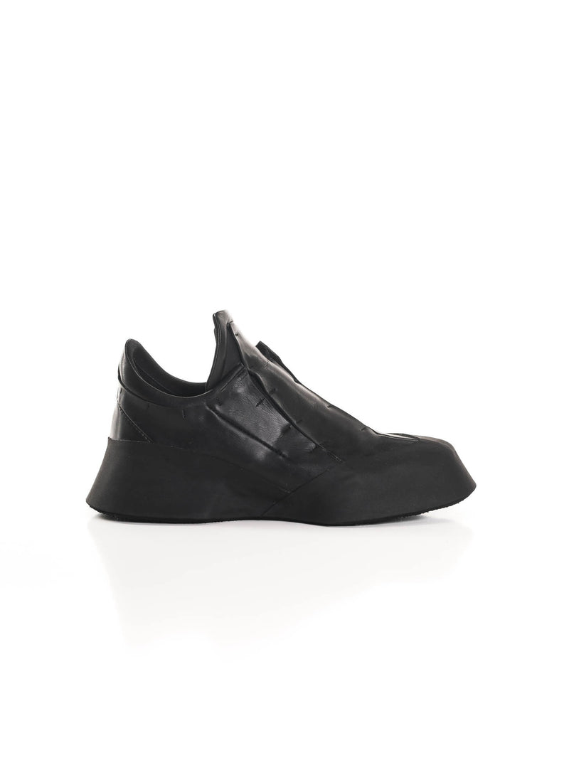 Distortion Featherweight Low Top Sneakers