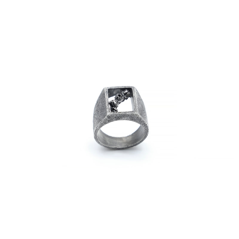 RECTANGULAR SIGNET RING WITH BARNACLES