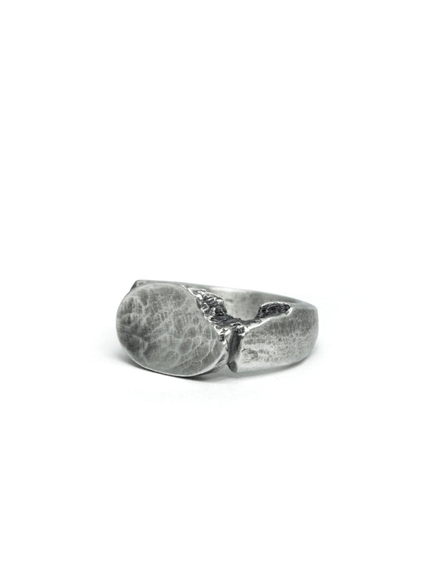 BROKEN SMALL SIGNET RING