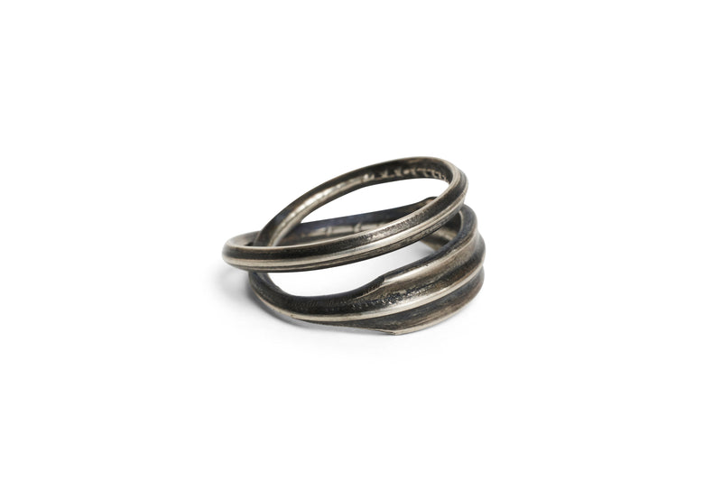 Traces Cross Ring